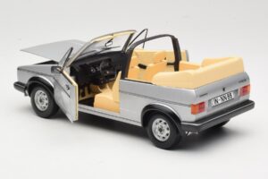 Volkswagen Golf Mk1 カブリオレ シルバー Sun Star 1:18 VW004 メタル - 画像 5/8