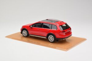 Volkswagen Golf Mk7 Alltrack Tornado Red DNA 1:18 DNA000035 レジン - 画像 5/6
