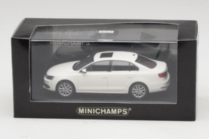 Volkswagen Jetta Mk6 ホワイト Minichamps 1:43 JETTA003 メタル - 画像 4/4