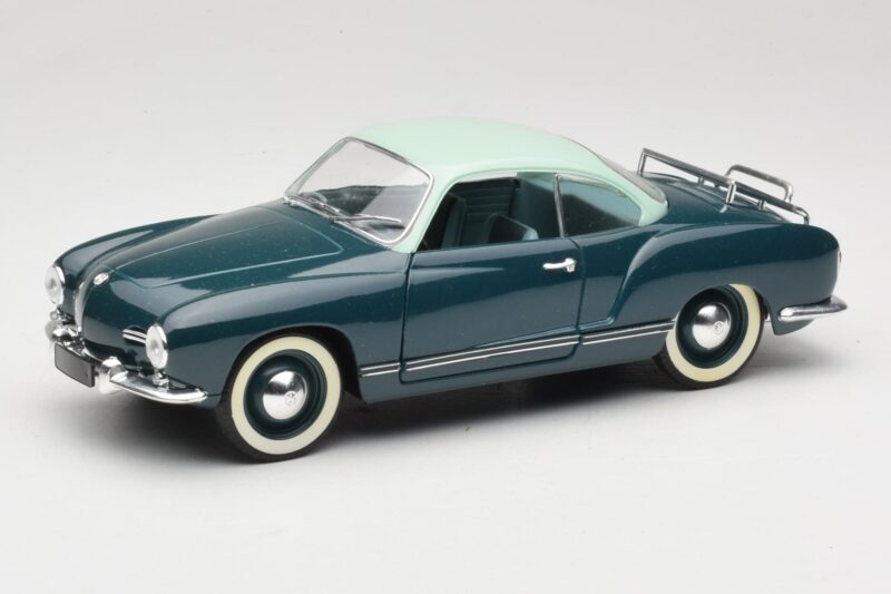 Volkswagen Karmann Ghia ブルー Solido 1:18 8061 メタル