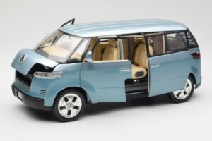 Volkswagen Microbus Concept ライトグリーン Revell 1:18 08444 メタル - 画像 2/8