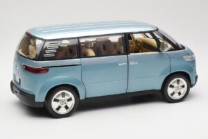 Volkswagen Microbus Concept ライトグリーン Revell 1:18 08444 メタル - 画像 3/8