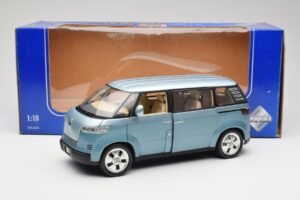 Volkswagen Microbus Concept ライトグリーン Revell 1:18 08444 メタル - 画像 8/8