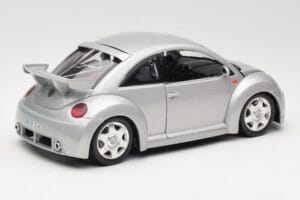 Volkswagen New Beetle RSi シルバー Bburago 1:18 3306 メタル - 画像 3/8