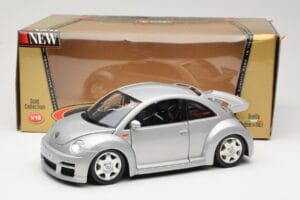 Volkswagen New Beetle RSi シルバー Bburago 1:18 3306 メタル - 画像 8/8