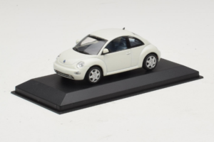 Volkswagen New Beetle ホワイト Minichamps 1:43 430058005 メタル - 画像 2/4