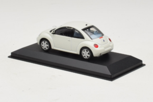 Volkswagen New Beetle ホワイト Minichamps 1:43 430058005 メタル - 画像 3/4