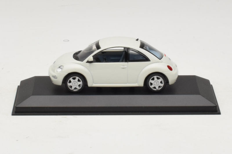 Volkswagen New Beetle ホワイト Minichamps 1:43 430058005 メタル