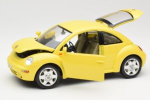 Volkswagen New Beetle イエロー Bburago 1:18 BEETLE001 メタル - 画像 2/8