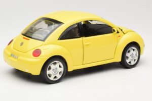 Volkswagen New Beetle イエロー Bburago 1:18 BEETLE001 メタル - 画像 3/8