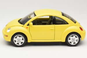 Volkswagen New Beetle イエロー Bburago 1:18 BEETLE001 メタル - 画像 4/8
