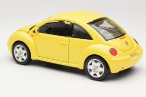 Volkswagen New Beetle イエロー Bburago 1:18 BEETLE001 メタル - 画像 7/8