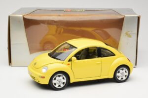 Volkswagen New Beetle イエロー Bburago 1:18 BEETLE001 メタル - 画像 8/8