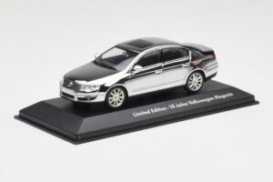 Volkswagen Passat B6 Chrome Silver 10 Years Volkswagen Magazine Minichamps 1:43 PASSAT004 メタル - 画像 2/4