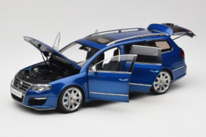 Volkswagen Passat B6 R36 Variant ブルー NZG 1:18 KF044 メタル - 画像 2/9