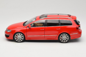 Volkswagen Passat B6 R36 Variant レッド NZG 1:18 KF044-5 メタル - 画像 4/8