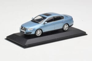 Volkswagen Passat B6 Blue Metallic Minichamps 1:43 PASSAT002 メタル - 画像 2/4