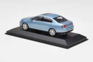 Volkswagen Passat B6 Blue Metallic Minichamps 1:43 PASSAT002 メタル - 画像 3/4