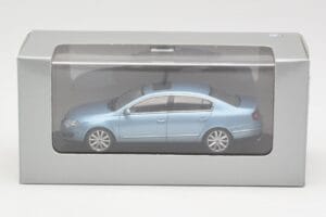 Volkswagen Passat B6 Blue Metallic Minichamps 1:43 PASSAT002 メタル - 画像 4/4