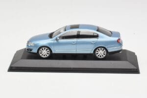 Volkswagen Passat B6 Blue Metallic Minichamps 1:43 PASSAT002 メタル