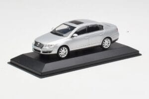Volkswagen Passat B6 シルバー Minichamps 1:43 PASSAT003 メタル - 画像 2/4