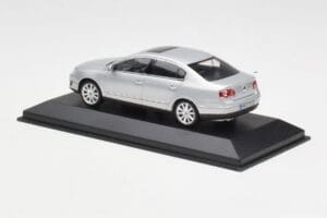 Volkswagen Passat B6 シルバー Minichamps 1:43 PASSAT003 メタル - 画像 3/4