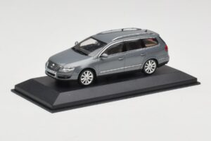 Volkswagen Passat B6 Variant Grey Metallic Minichamps 1:43 PASSAT005 メタル - 画像 2/4