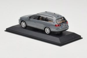 Volkswagen Passat B6 Variant Grey Metallic Minichamps 1:43 PASSAT005 メタル - 画像 3/4
