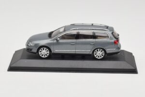 Volkswagen Passat B6 Variant Grey Metallic Minichamps 1:43 PASSAT005 メタル