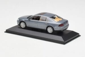 Volkswagen Phaeton 3D グレー Minichamps 1:43 3D0099300GPR7Q メタル - 画像 3/4