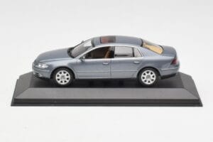 Volkswagen Phaeton 3D グレー Minichamps 1:43 3D0099300GPR7Q メタル