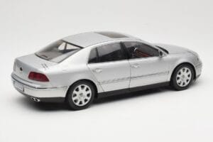Volkswagen Phaeton D1 Silver Metallic AUTOart 1:18 79742 メタル - 画像 3/8