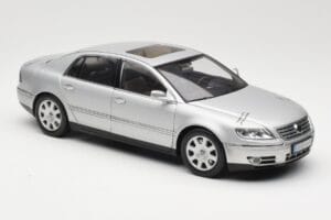 Volkswagen Phaeton D1 Silver Metallic AUTOart 1:18 79742 メタル - 画像 6/8