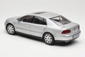 Volkswagen Phaeton D1 Silver Metallic AUTOart 1:18 79742 メタル - 画像 7/8