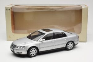 Volkswagen Phaeton D1 Silver Metallic AUTOart 1:18 79742 メタル - 画像 8/8