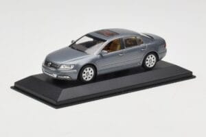 Volkswagen Phaeton Light Blue Metallic Minichamps 1:43 VW002 メタル - 画像 2/4