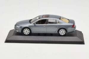 Volkswagen Phaeton Light Blue Metallic Minichamps 1:43 VW002 メタル