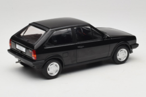 Volkswagen Polo II Coupe G40 ブラック MCG 1:18 MCG18524 メタル - 画像 2/6