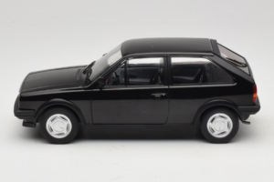 Volkswagen Polo II Coupe G40 ブラック MCG 1:18 MCG18524 メタル - 画像 3/6