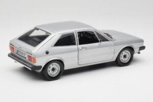 Volkswagen Scirocco GT Mk1 Silver Metallic Revell 1:18 08833 メタル - 画像 3/8