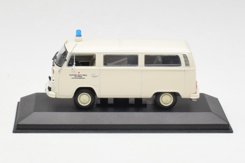 Volkswagen T2 Ambulance DRK Minichamps 1:43 400053090 メタル