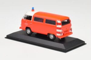 Volkswagen T2 Bus 消防署 Frankfurt レッドバンパー Minichamps 1:43 400053091-V1 メタル - 画像 3/4