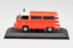 Volkswagen T2 Bus 消防署 Frankfurt レッドバンパー Minichamps 1:43 400053091-V1 メタル