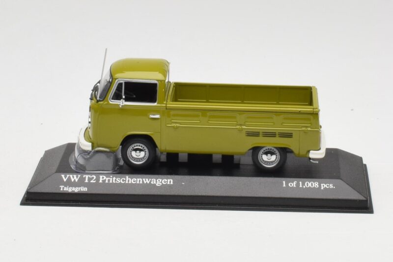 Volkswagen T2 フラットベッド グリーン Minichamps 1:43 400053202 メタル
