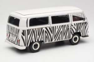Volkswagen T2a Bus Safari Schuco 1:18 00191 メタル - 画像 3/8