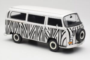 Volkswagen T2a Bus Safari Schuco 1:18 00191 メタル - 画像 6/8