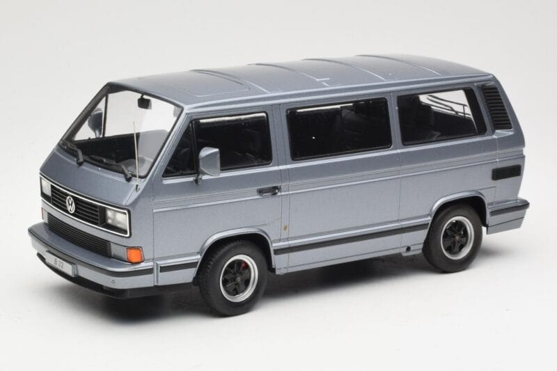 Volkswagen T3 Porsche B32 Minibus ブルー KK-Scale 1:18 KKDC180221 メタル