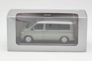 Volkswagen T5 Bus Fresco Green Minichamps 1:43 T5001-B メタル - 画像 4/4