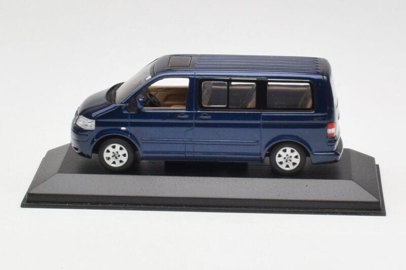 Volkswagen T5 Bus Shadow Blue Minichamps 1:43 842902102 メタル