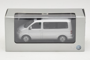 Volkswagen T5 Bus シルバー Minichamps 1:43 T5003 メタル - 画像 4/4